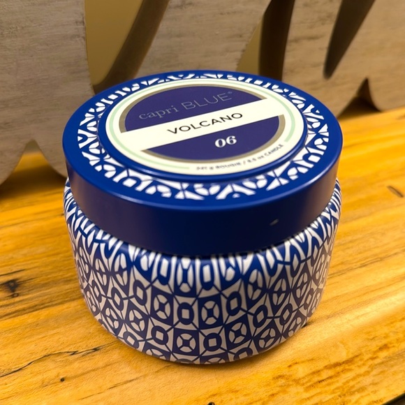 Capri Blue Volcano candle - Picture 3 of 3